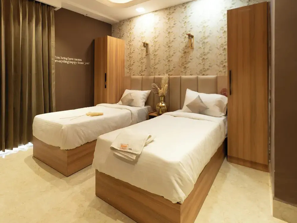 Orsom Stay Rooms with Jacuzzi Sector 53 Gurgaon