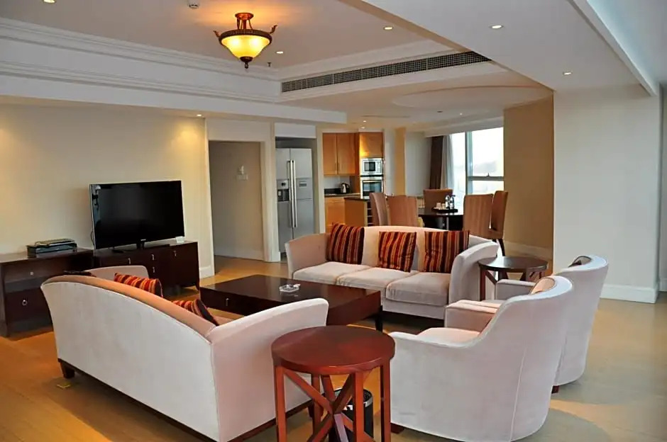 Qingdao Jinshan We+ Holiday Apartment (Wusi Square)