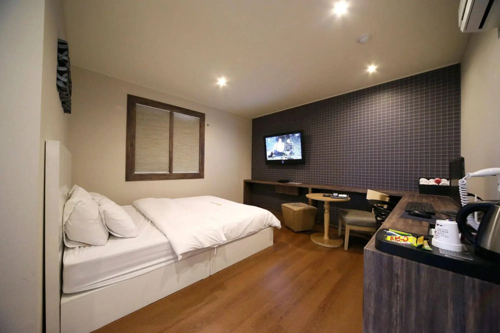 Seven Motel