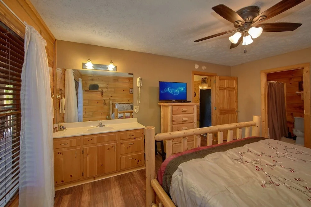 Bear Creek - 2 Br Cabin