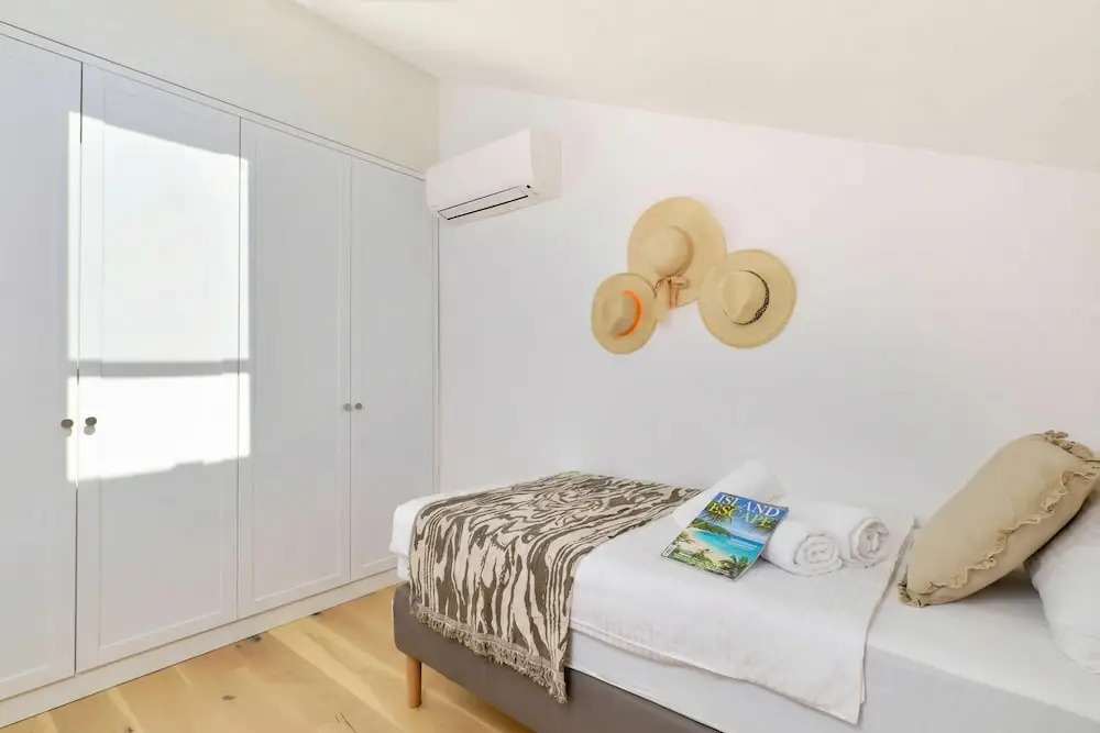 Charming Island Villa Alba - Happy Rentals