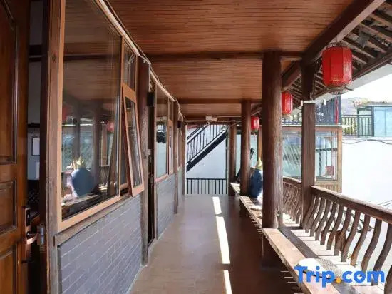 Pingju Scenic Inn (The Old Town of Lijiang Sifang Street)