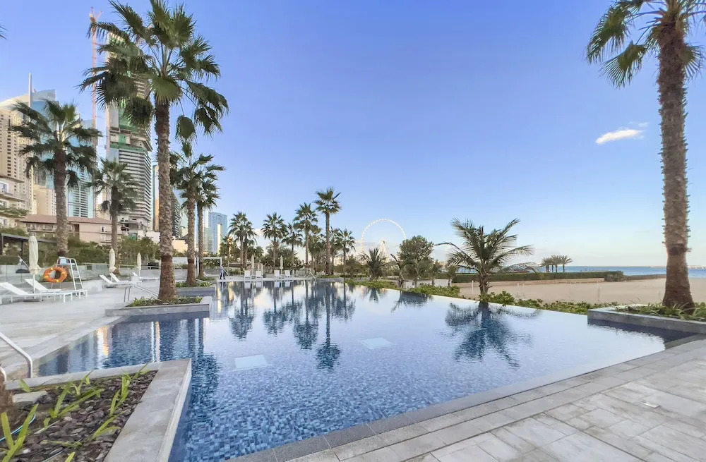 WelHome - Deluxe Apartment With Direct Access to the Beach