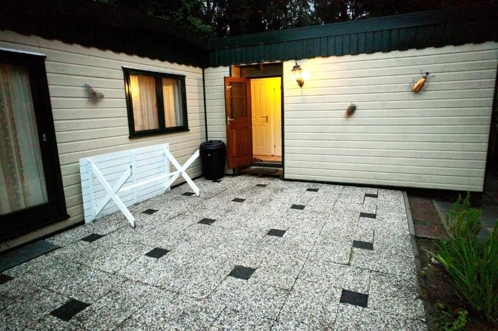 COZY & SPACIOUS PLACE ON A QUIET SPOT IN THE MIDDLE OF THE NETHERLANDS with free use of 2 womens and 2 mens bikes plus child seat