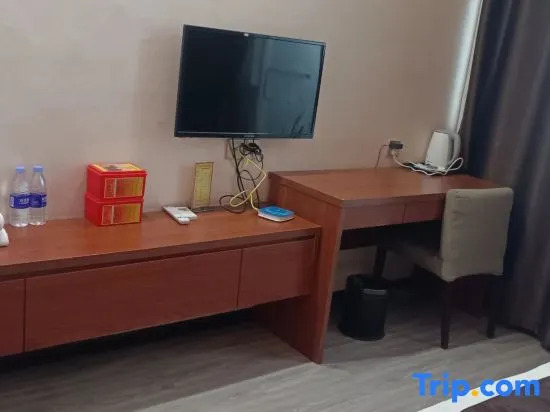 Xinzheng Black Panther Business Hotel (Golden Avenue Black Panther Logistics Park)