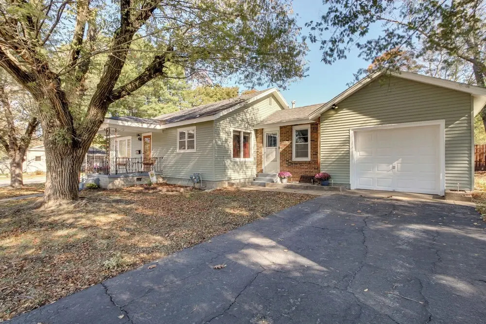 Missouri Escape w/ Furnished Patio, Near Downtown!