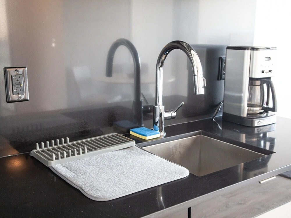 Modern 2 Bedroom Yonge and Eglinton Condo