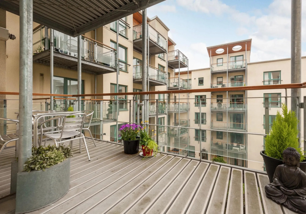 The Holyrood Road Residence - Rsa 120172
