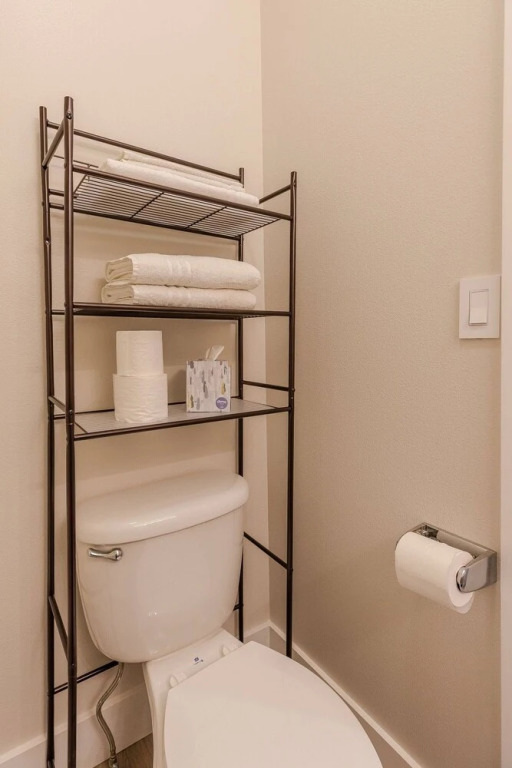 Natural Light And Newly Remodeled 1 Bedroom Unit