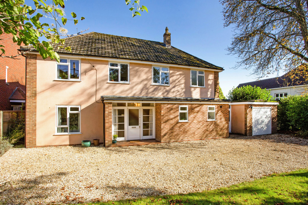 Peachy Pink Country Retreat - perfect for families to gather & relax in.