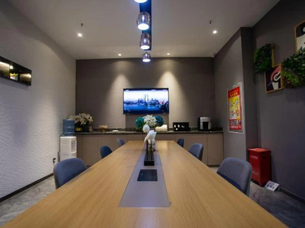 Homehotel(YiningWenzhouGoujiHuochezhan