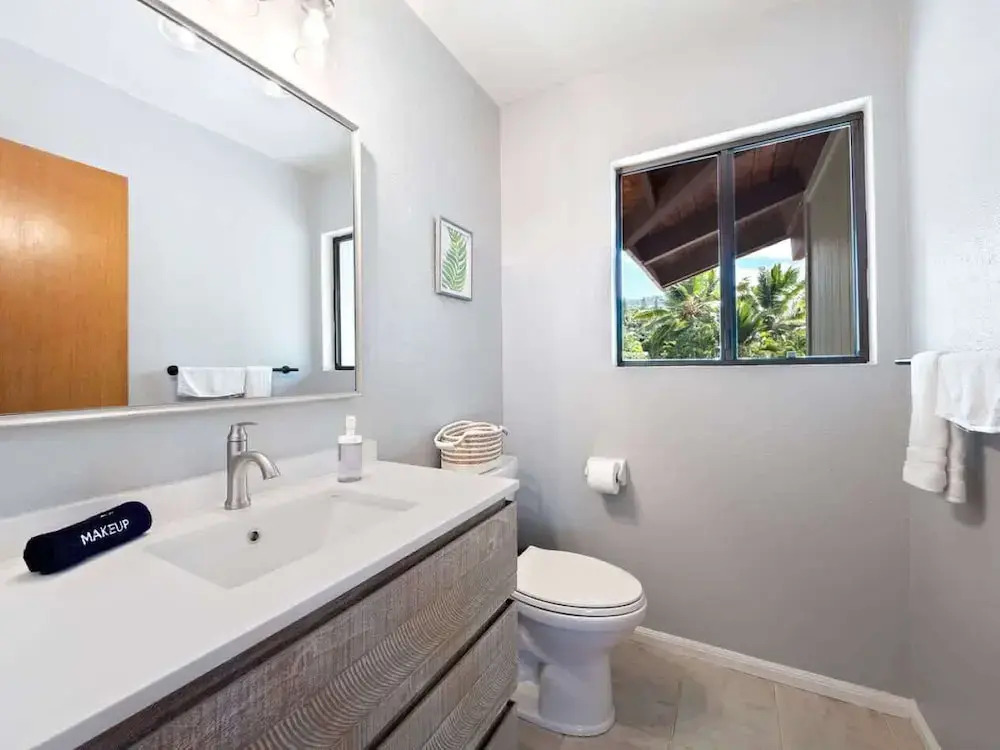 Heeia Bay Paradise Spacious 3 BDR Steps to Beach