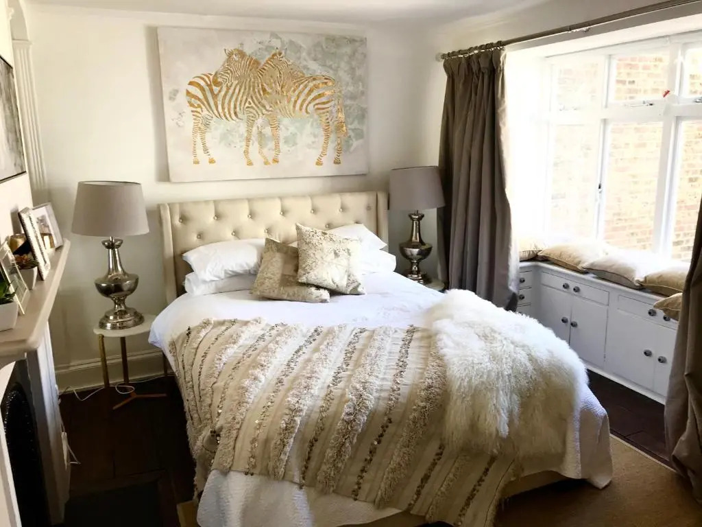 Marina Retreat - Stunning 4 bedroom, 3 bathroom house with harbour views!