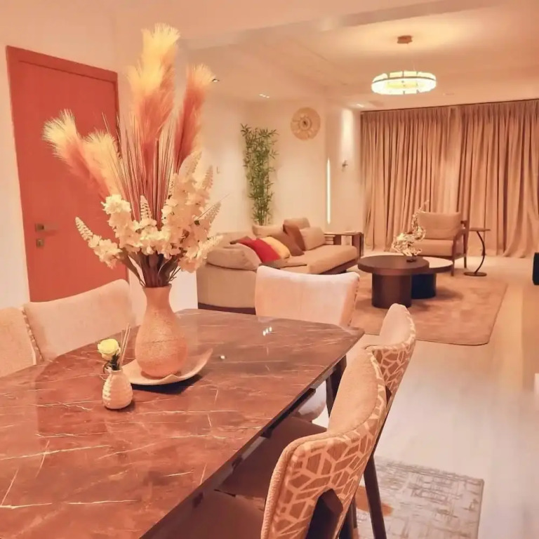 Purple Lavender Court Apartment