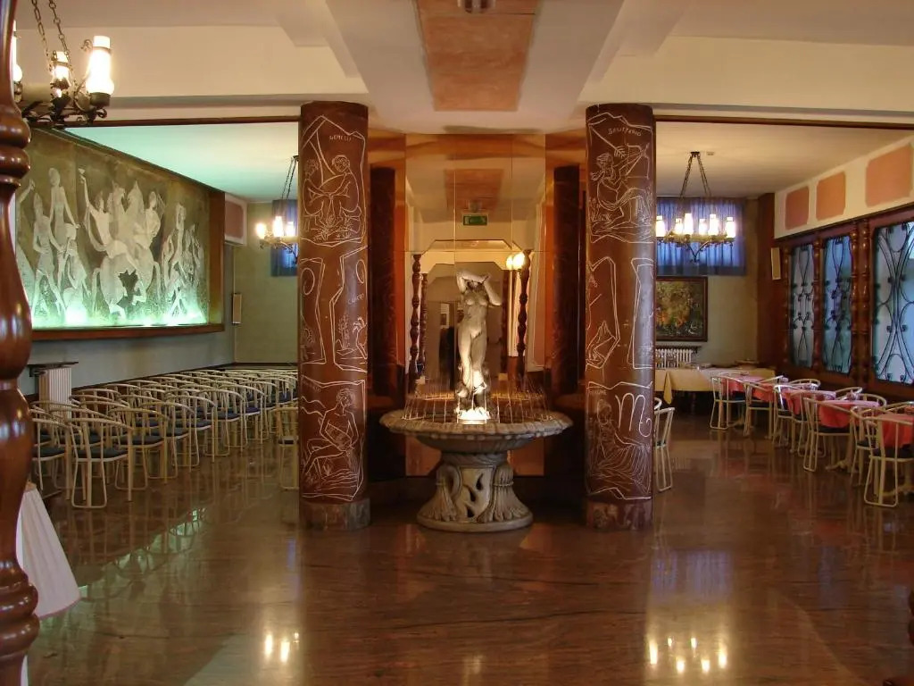 Tourist Hotel
