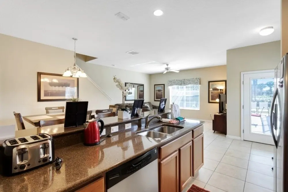 5 Bed 4 Bath Town With South Facing Pool 5 Bedroom Townhouse by RedAwning