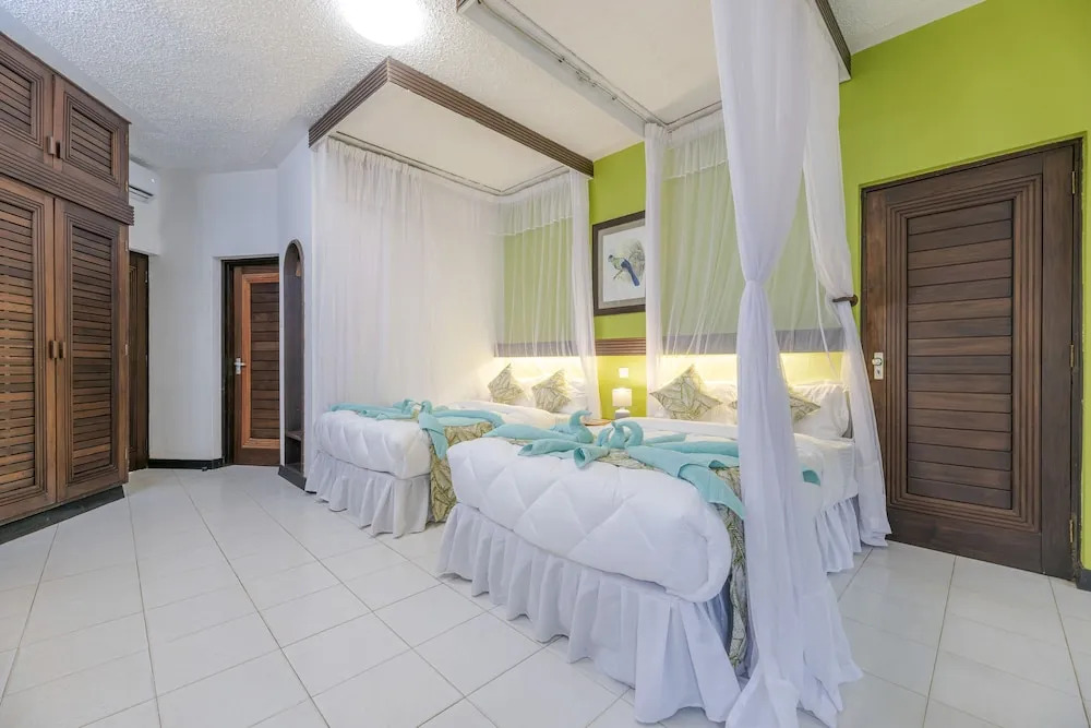 Safari Beach Hotel