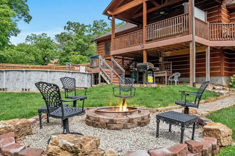 Teals Treasure Secluded Lakeside Cabin for 8!