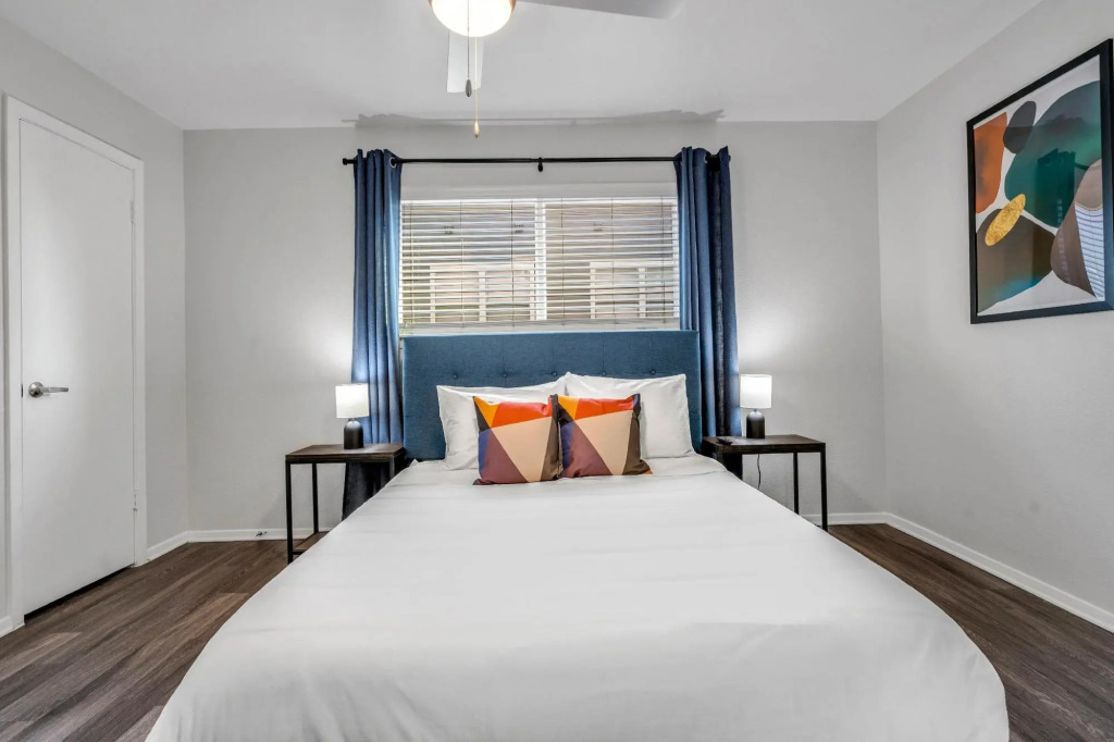West University- 2BR- Parking- WiFi