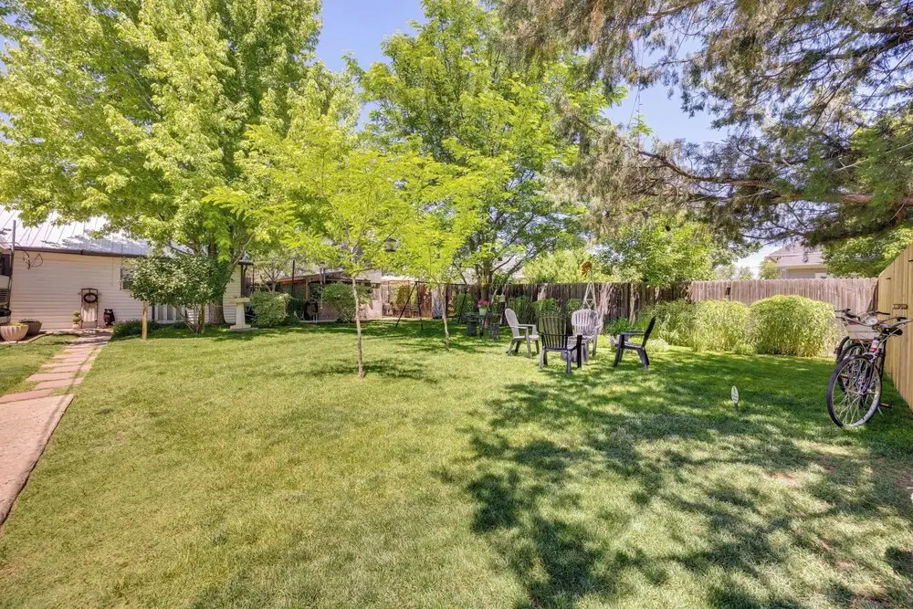 Las Animas Studio w/ Lush Backyard Paradise!