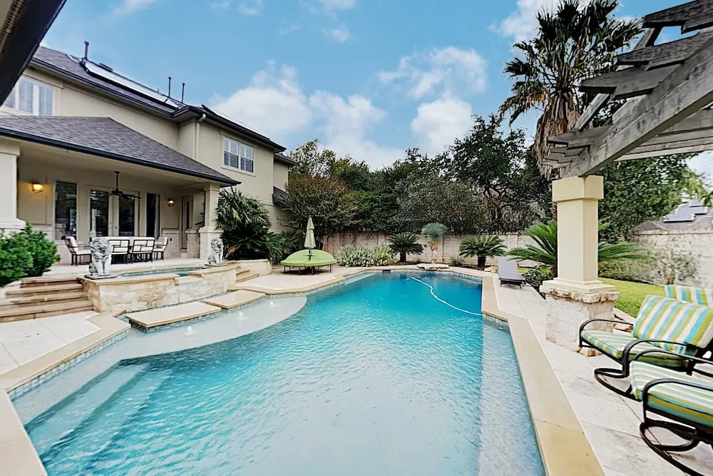 West Lake Wonder W/ Private Pool & Outdoor Kitchen 6 Bedroom Home