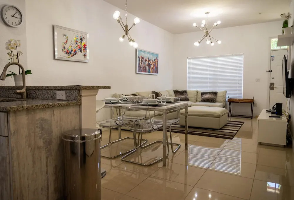 Luxurious Venetian Gem by Orlando Short Term
