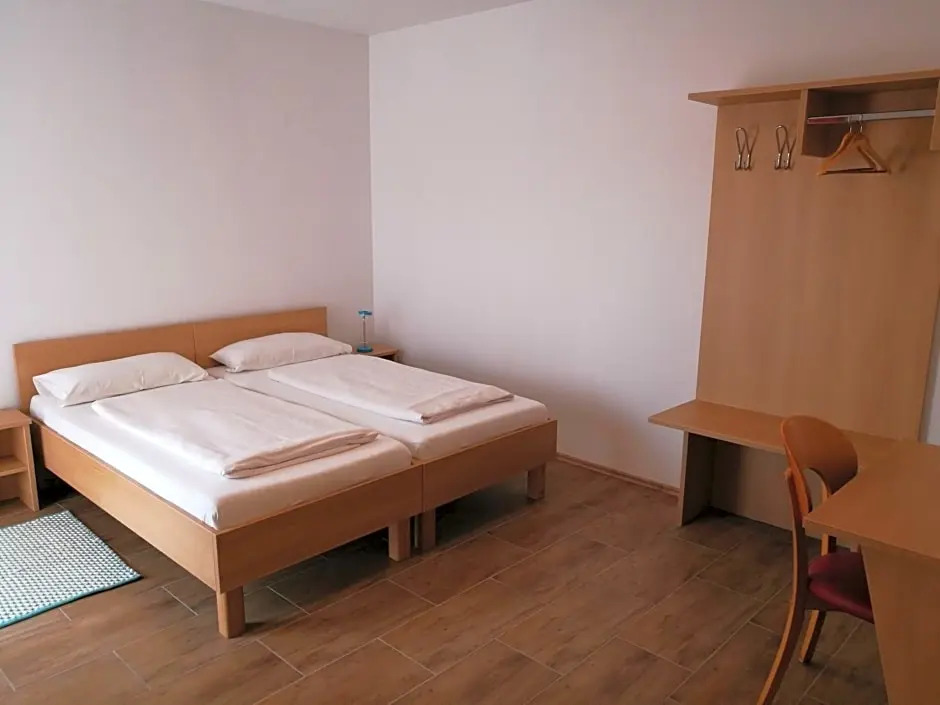 Dorf-Zimmer Mirth