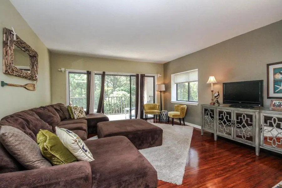 Village House 303, 2 Bedrooms, Sleeps 6, Elevator