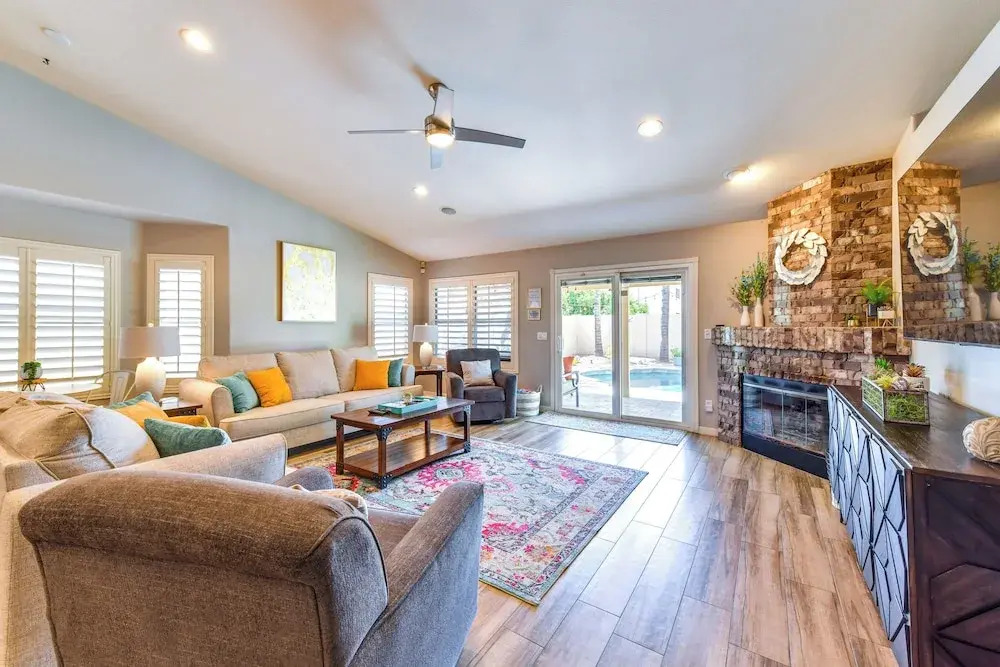 Relax Poolside & Golf: Family Gem in North Phoenix