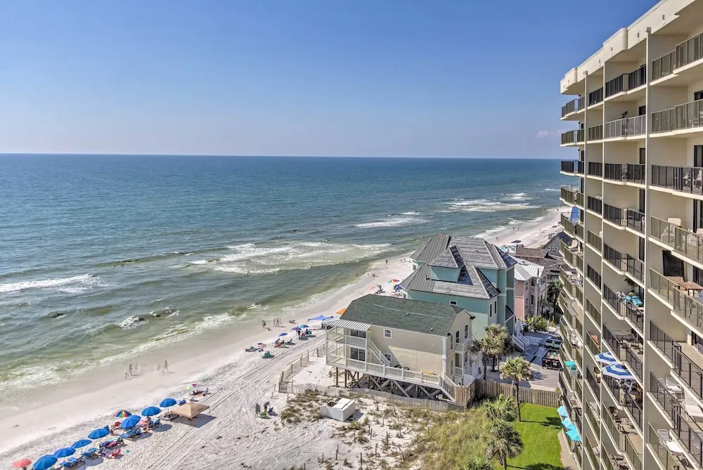 11th-floor PCB Condo w/ Ocean View, Walk to Dining