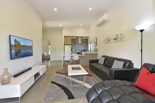Ironbark Hill Villa 1 Tyrian