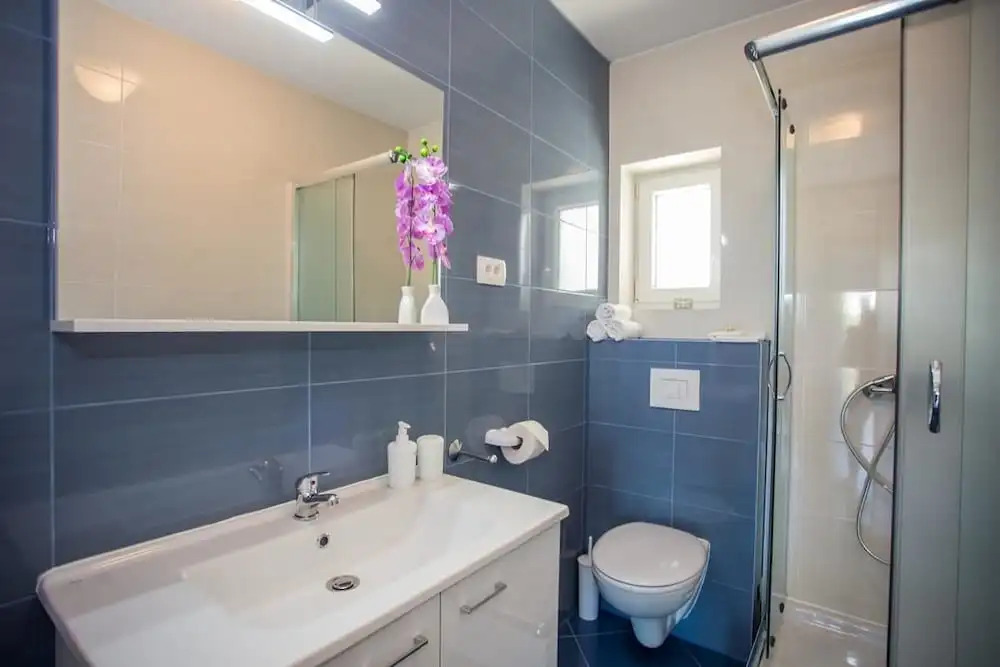 Enelani Apartments