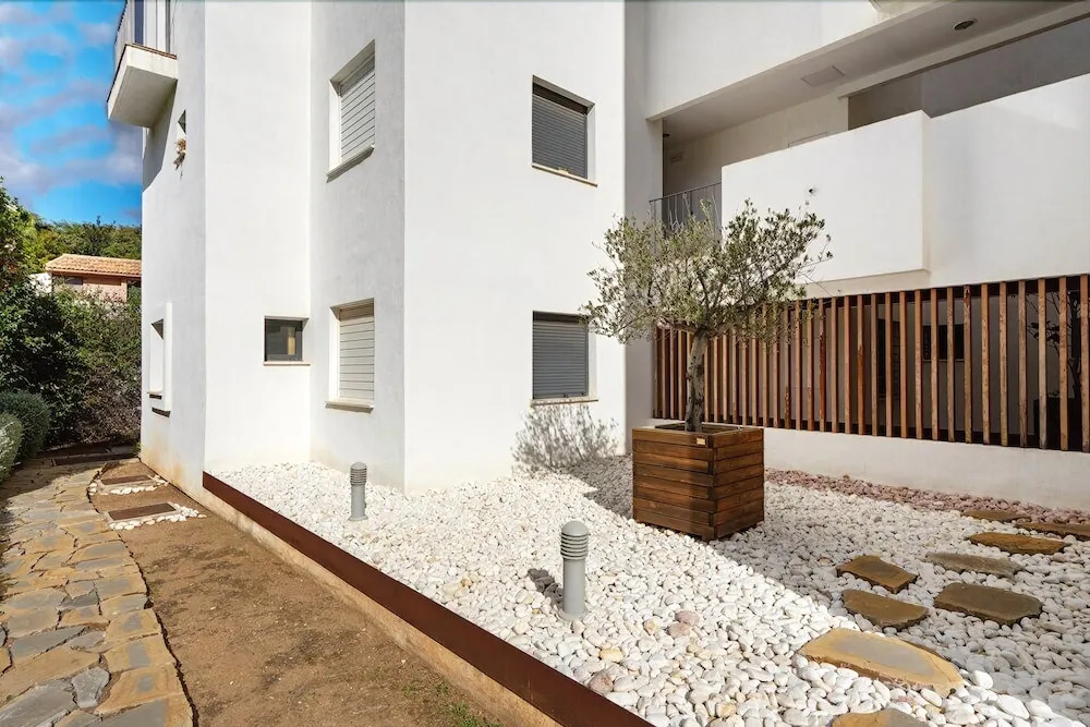 Ground Floor Terrace Apartment in Alamar Ref 31
