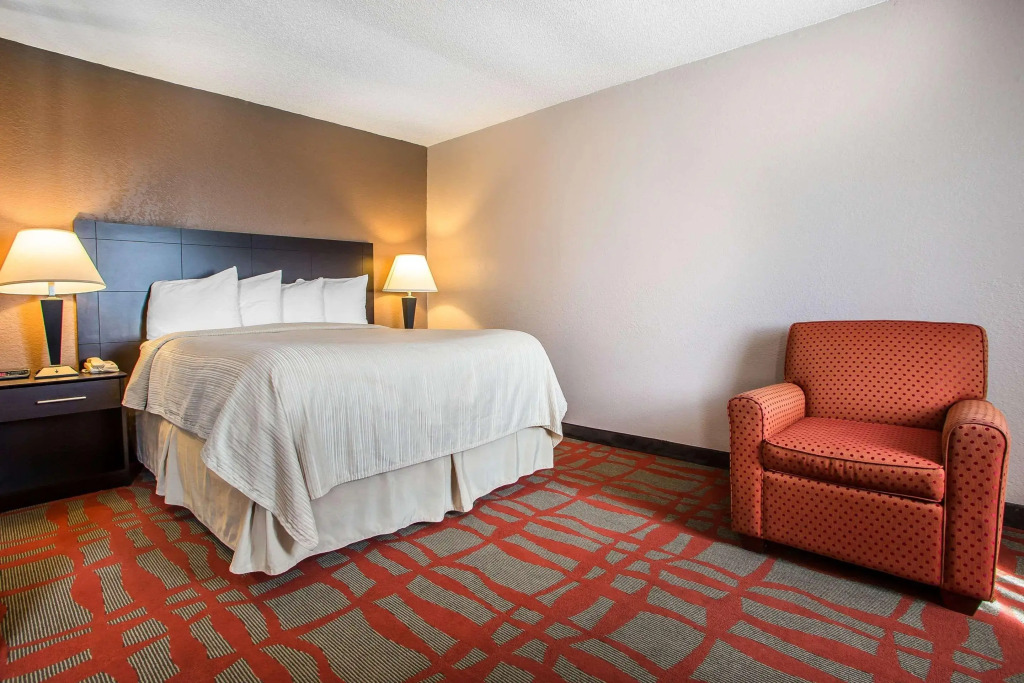 Quality Inn & Suites West Bend