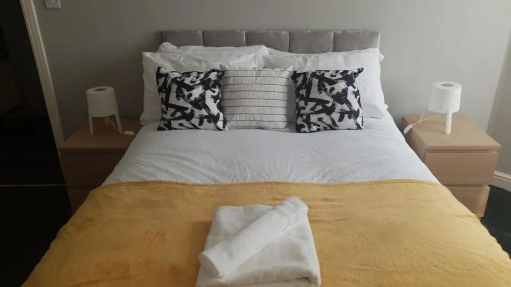 Gateshead's Amethyst 3 Bedroom Apt, Sleeps 6 Guests