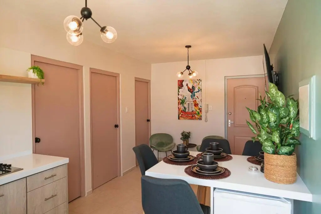 Lovely 2-bedroom apartment in Downtown, Otrobanda