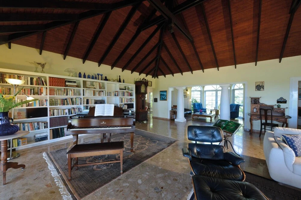 Ideal for Families, Gated Community Near Beaches, AC, Free Wifi, Concierge, Pool!