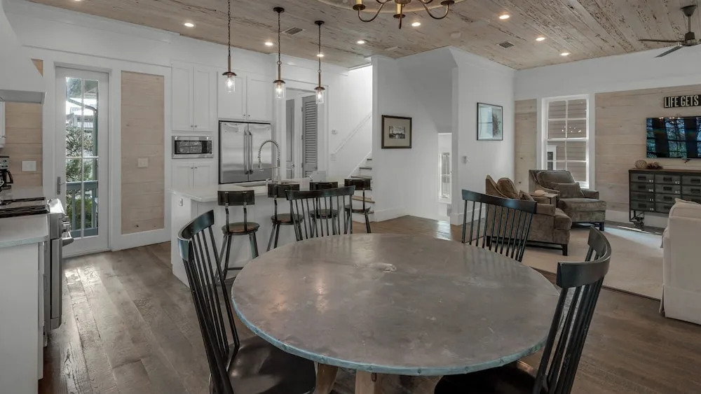 Sea Echo - Beautiful Home in Seagrove Beach! Community Pool! Dual Masters!