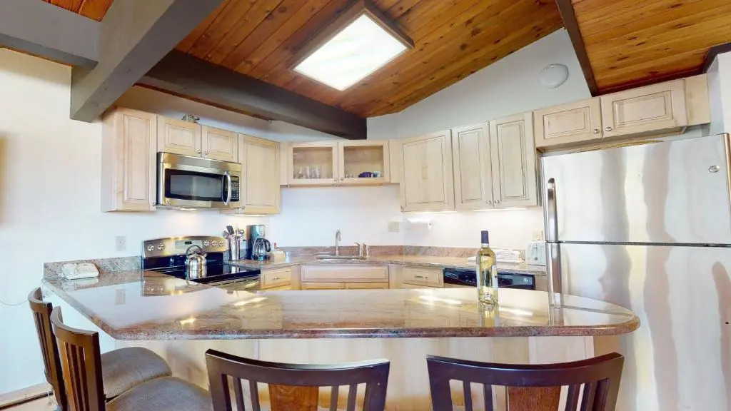 Laurelwood Condominiums Studio Premier Unit 311