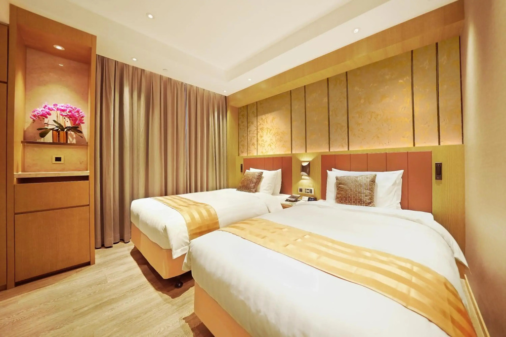 Grand Dragon Hotel