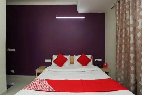 OYO 28457 Hotel Shera