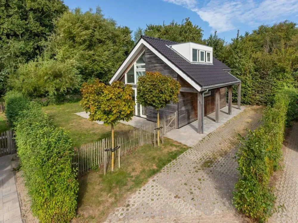 Modern Holiday Home Near Beach