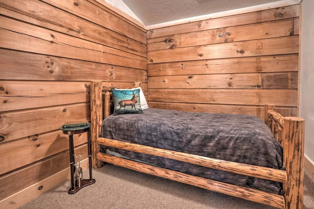 Brookings Vacation Rental Lodge on 88 Acres