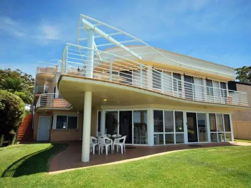 1 'The Clippers' 131 Soldiers Point Road - fabulous waterfront unit