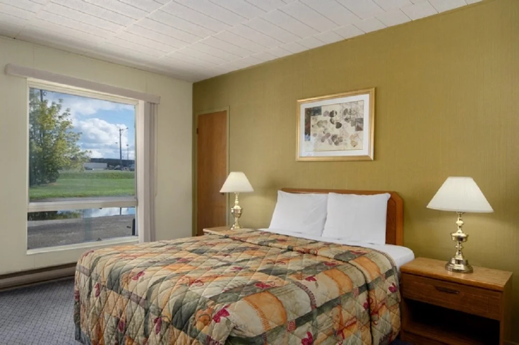 Huron Coast Inn
