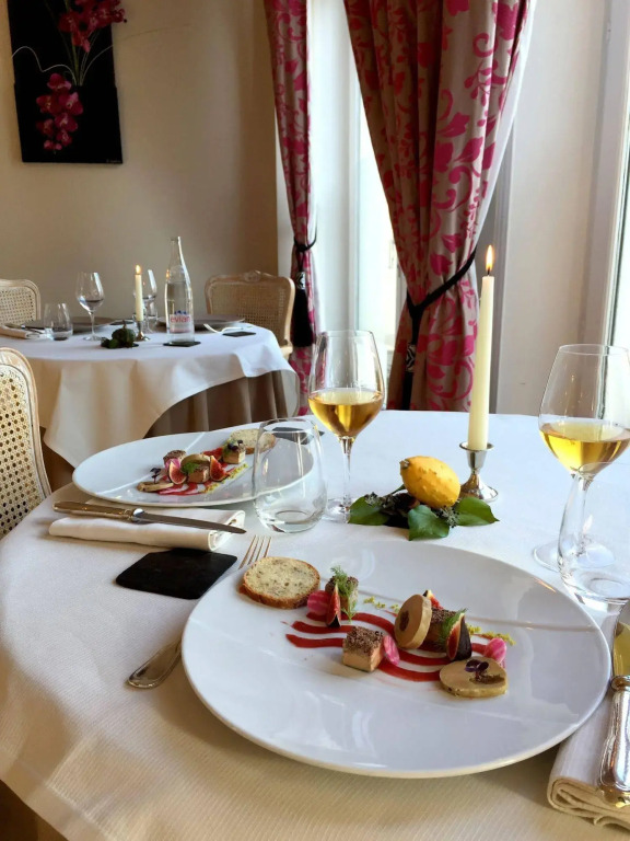 Logis Hotel Restaurant Le Cheval Blanc