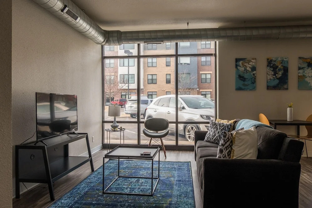 1 BR Apt near Downtown with Laundry by Frontdesk