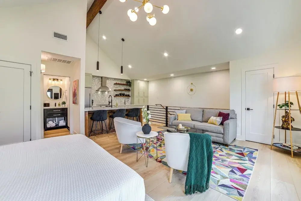 Walk to Shops & Restaurants: Chic Galveston Studio