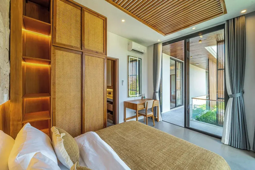 Bedawang, Exquisite Seminyak 4BR Villa with Huge Pool