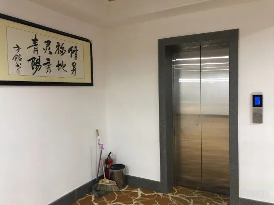 Qingyang Jingyi Hotel
